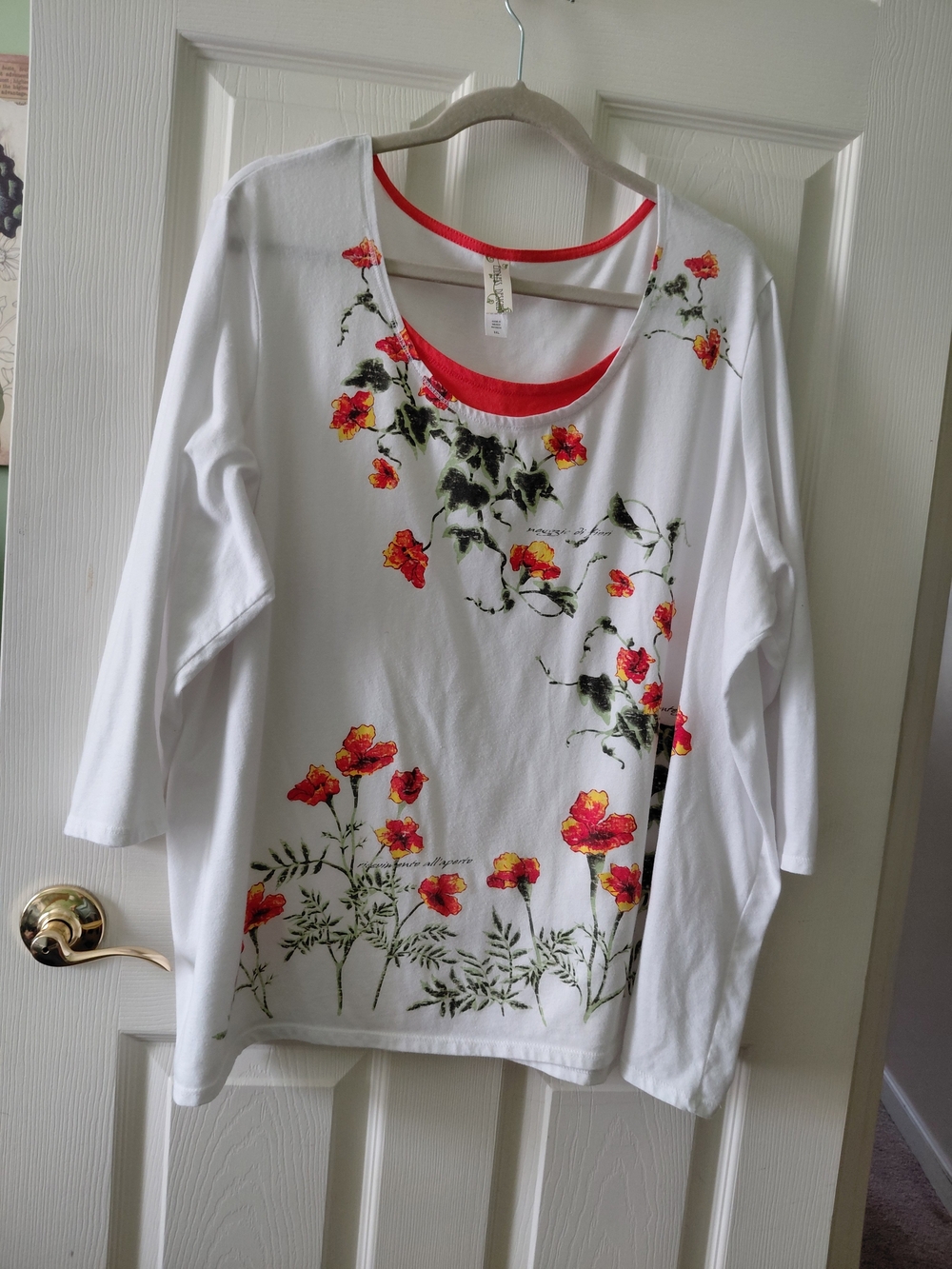 Women's White Floral 3/4  Sleeve Scoop Neck Top with Coral Trim